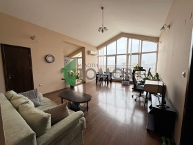House Floor 5-ti polk, Shumen