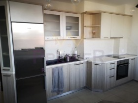 1 quarto Avtogara, Varna